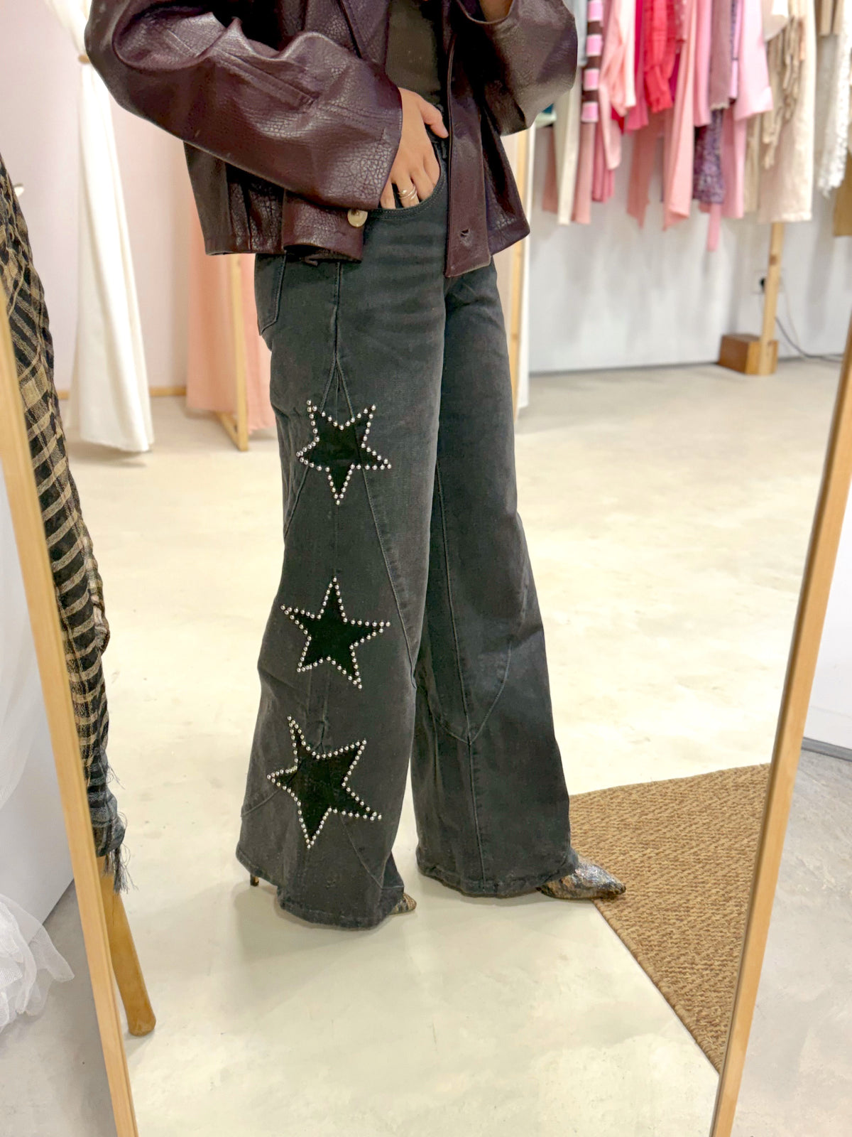 Jeans con Estrellas y Tachuelas