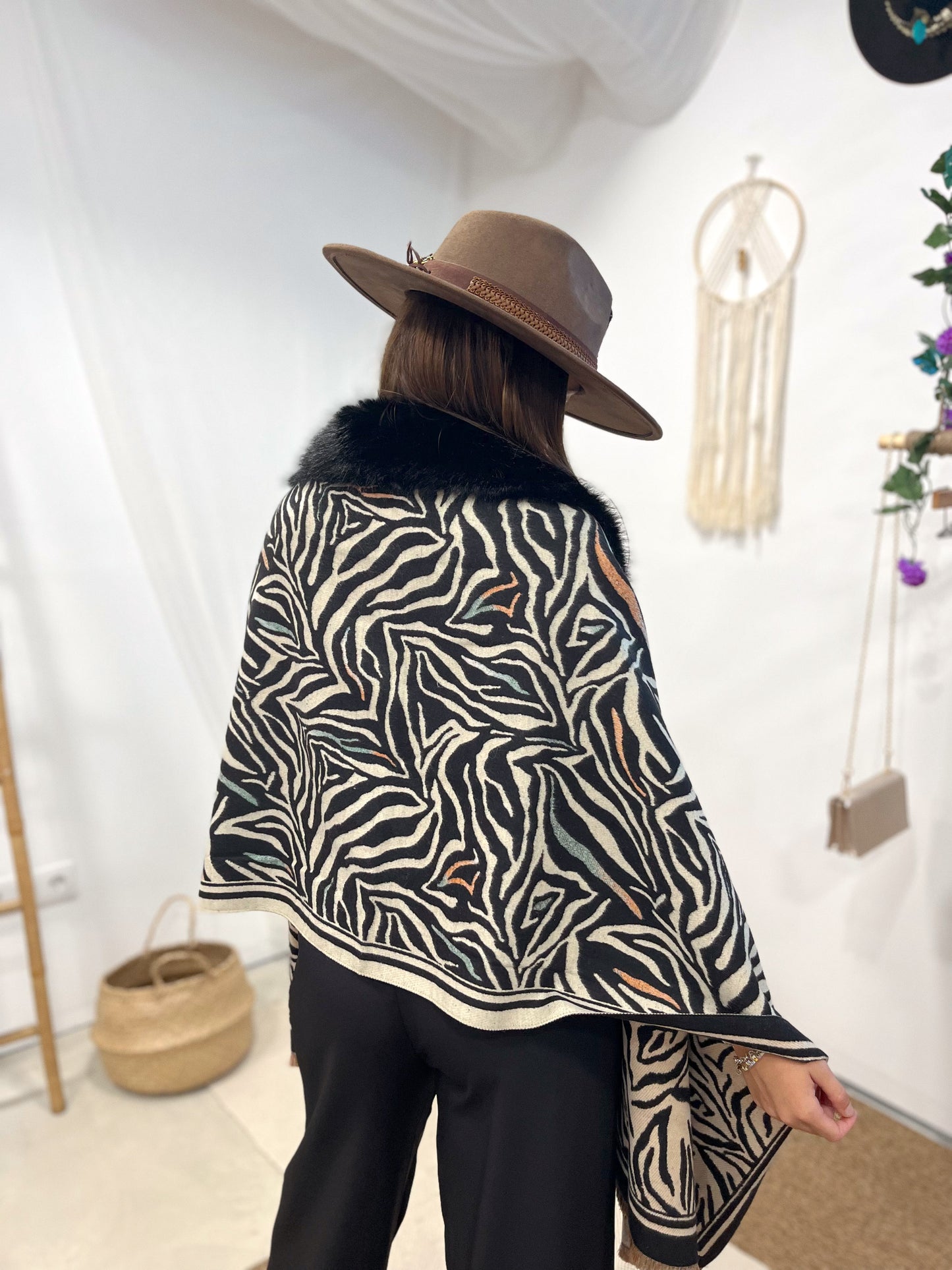 Poncho Print con Pelito
