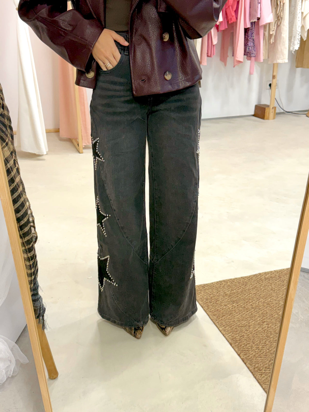 Jeans con Estrellas y Tachuelas