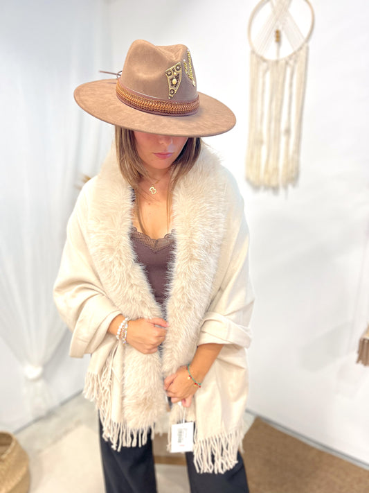 Poncho Beige con Pelito