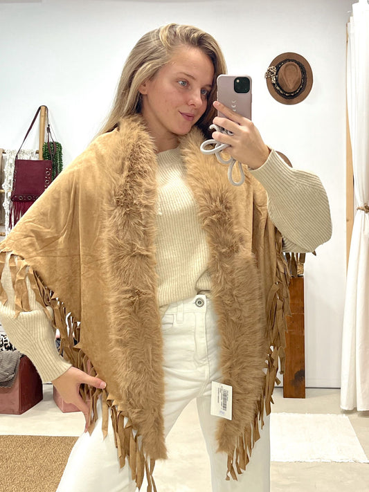 Poncho Asimétrico Pelito Camel