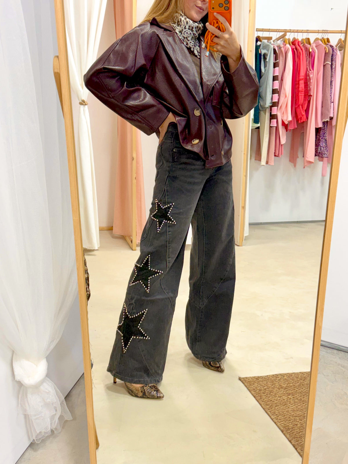 Jeans con Estrellas y Tachuelas